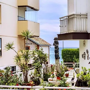 https://magnifica-vivienda-en-la-playa-con-aparcamiento-privado.1costadelsol.com